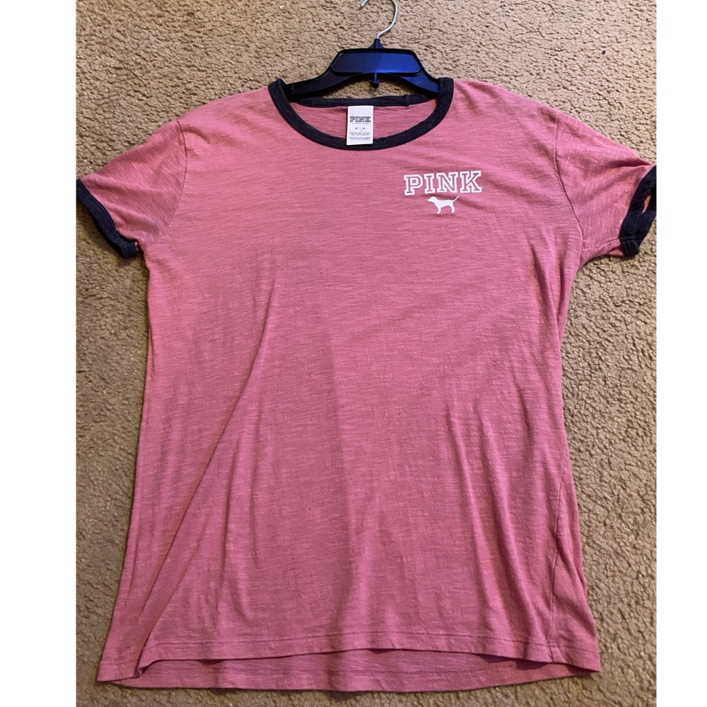pink t-shirt